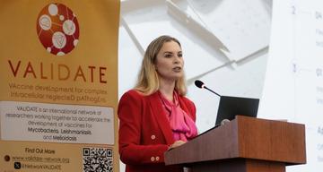 viktoria_bodnarova_giving_a_keynote