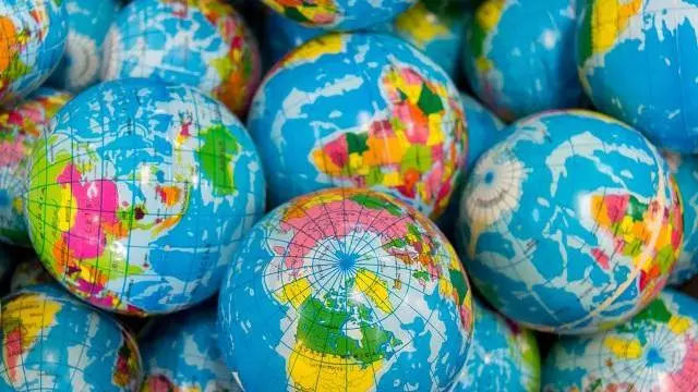Inflatable globes